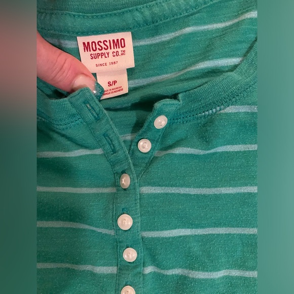 Green long sleeve shirt - Picture 2 of 2